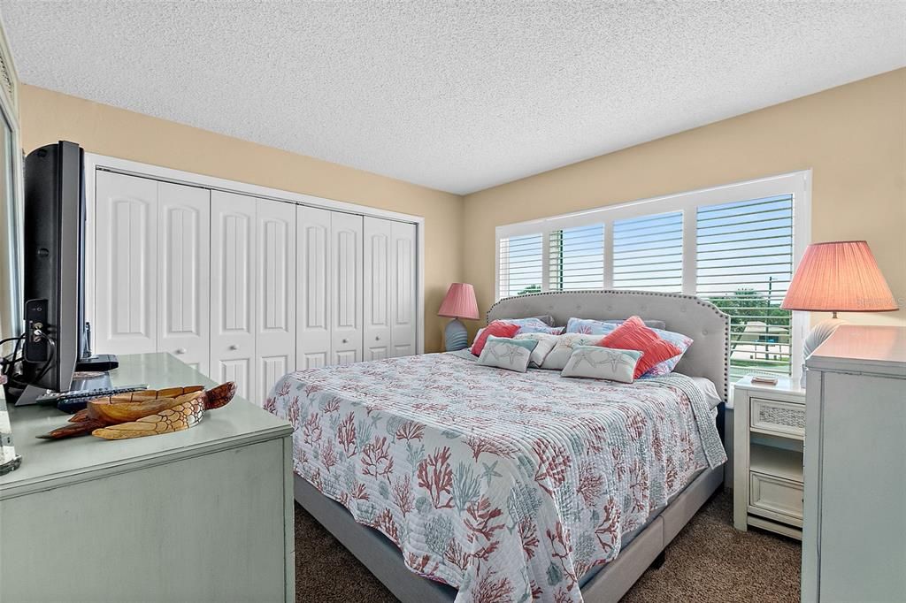 For Rent: $2,200 (1 beds, 1 baths, 715 Square Feet)