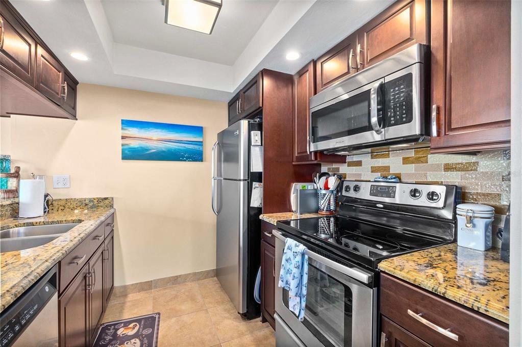 For Rent: $2,200 (1 beds, 1 baths, 715 Square Feet)