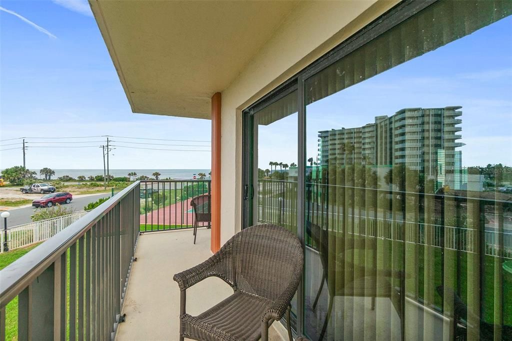 For Rent: $2,200 (1 beds, 1 baths, 715 Square Feet)