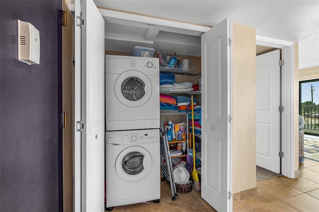 For Rent: $2,200 (1 beds, 1 baths, 715 Square Feet)