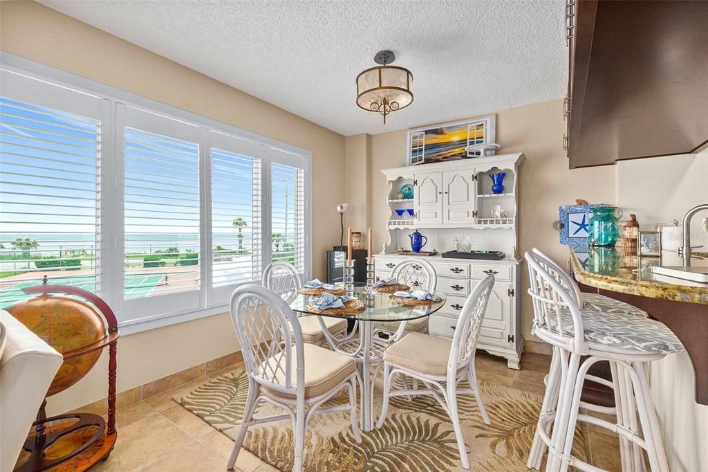 For Rent: $2,200 (1 beds, 1 baths, 715 Square Feet)