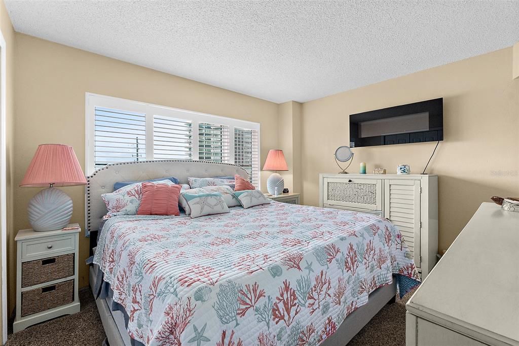 For Rent: $2,200 (1 beds, 1 baths, 715 Square Feet)