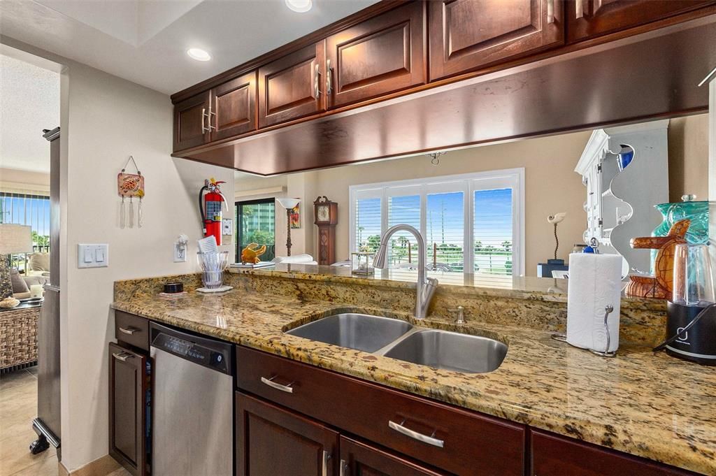 For Rent: $2,200 (1 beds, 1 baths, 715 Square Feet)