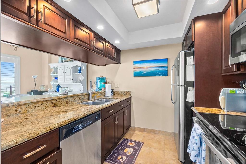 For Rent: $2,200 (1 beds, 1 baths, 715 Square Feet)