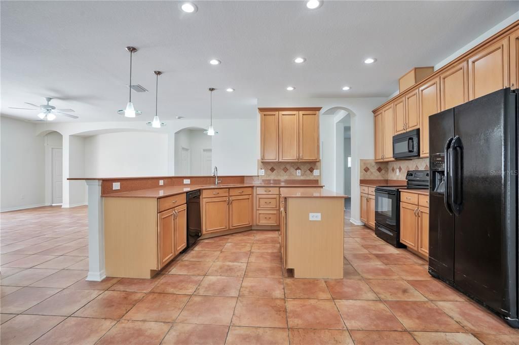 En Venta: $414,900 (4 camas, 3 baños, 3038 Pies cuadrados)