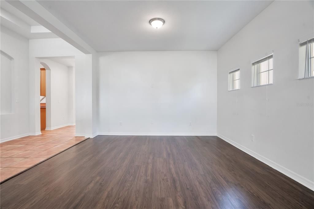 En Venta: $414,900 (4 camas, 3 baños, 3038 Pies cuadrados)