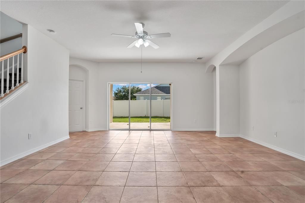 En Venta: $414,900 (4 camas, 3 baños, 3038 Pies cuadrados)