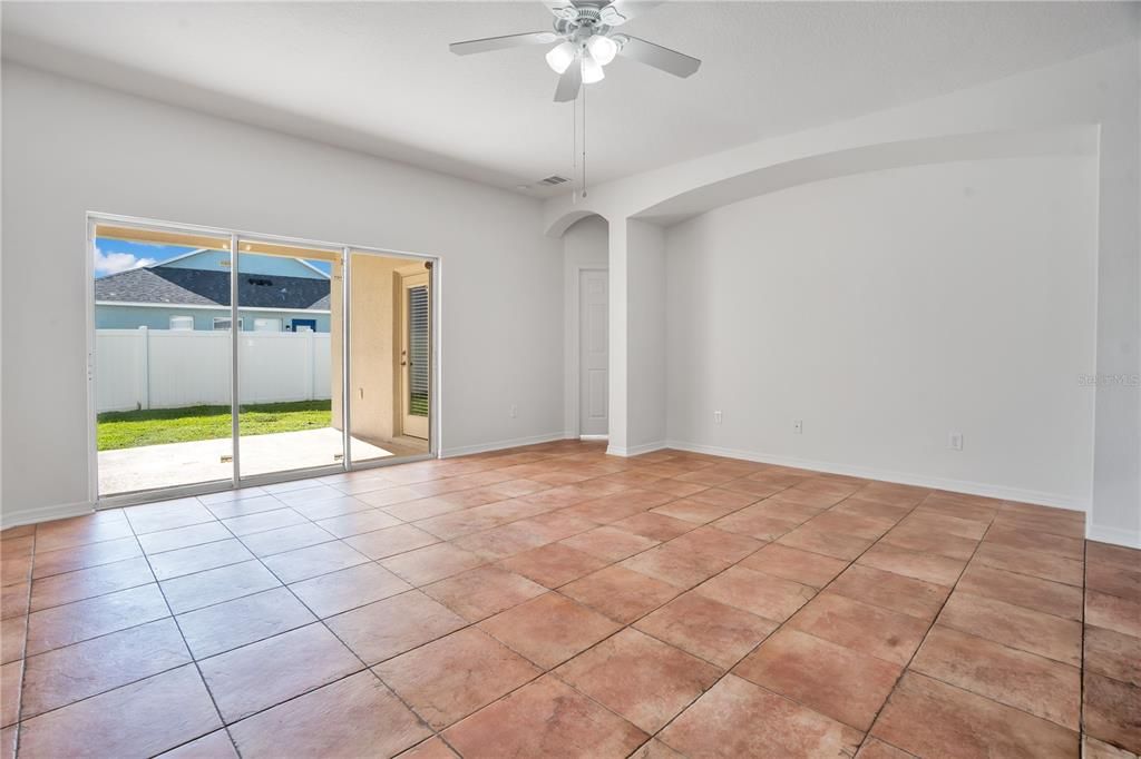 En Venta: $414,900 (4 camas, 3 baños, 3038 Pies cuadrados)