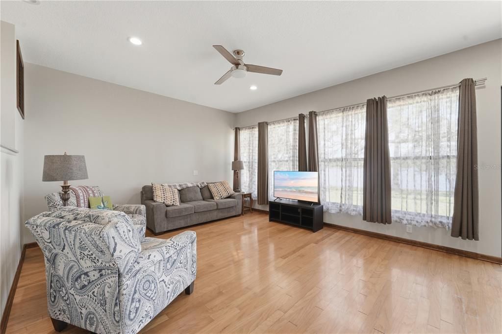 En Venta: $625,000 (4 camas, 2 baños, 2872 Pies cuadrados)