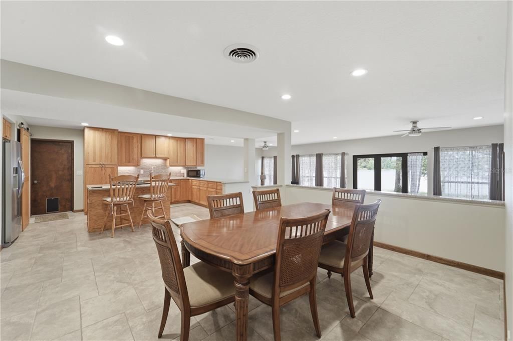 En Venta: $625,000 (4 camas, 2 baños, 2872 Pies cuadrados)
