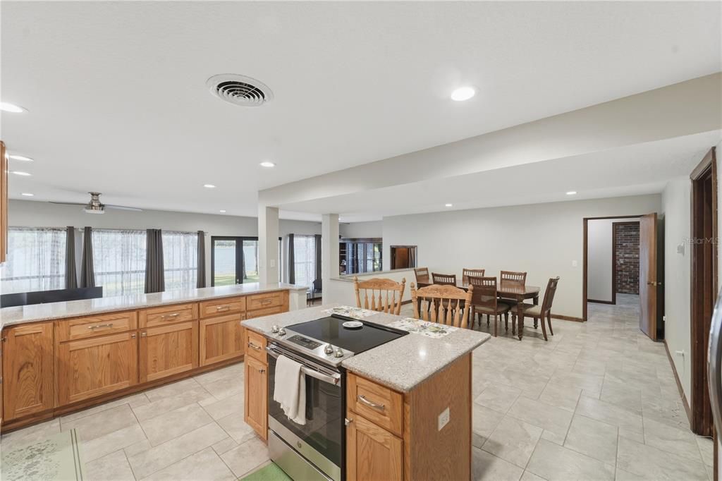 En Venta: $625,000 (4 camas, 2 baños, 2872 Pies cuadrados)