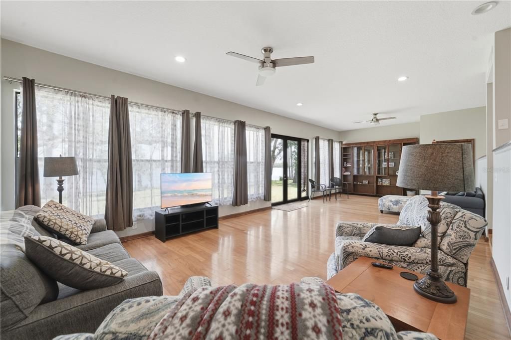 En Venta: $625,000 (4 camas, 2 baños, 2872 Pies cuadrados)