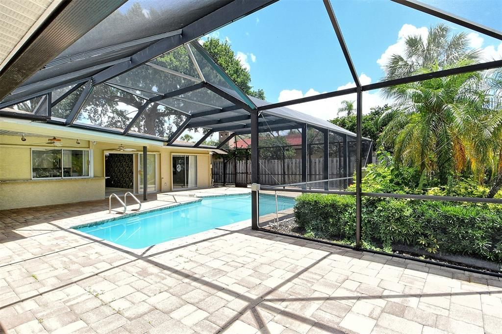 Activo con contrato: $529,800 (3 camas, 2 baños, 2248 Pies cuadrados)
