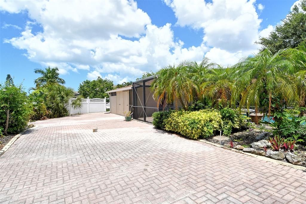 Activo con contrato: $529,800 (3 camas, 2 baños, 2248 Pies cuadrados)