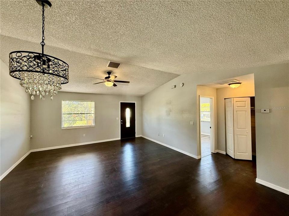 For Rent: $1,650 (2 beds, 1 baths, 1770 Square Feet)