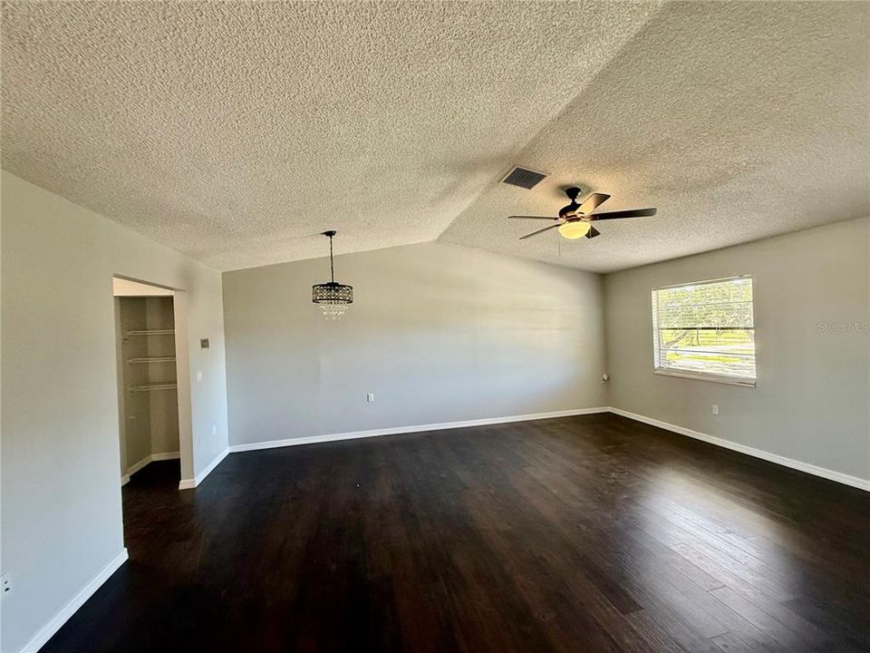 For Rent: $1,650 (2 beds, 1 baths, 1770 Square Feet)