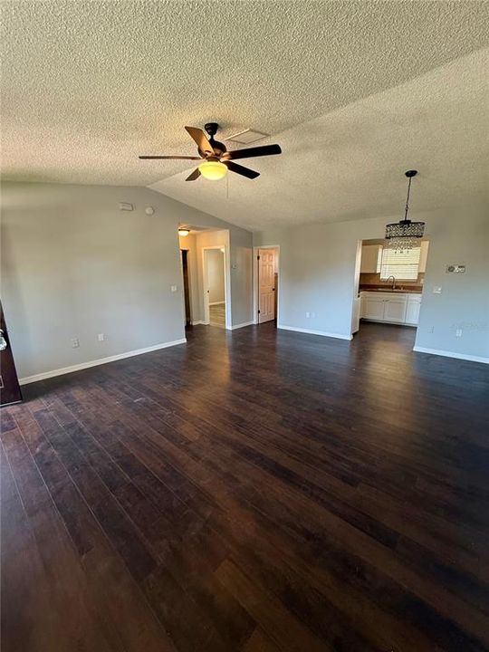 For Rent: $1,650 (2 beds, 1 baths, 1770 Square Feet)