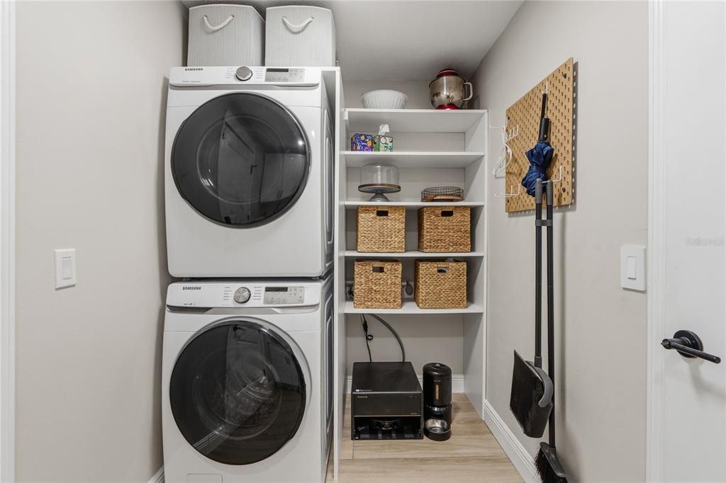 Active With Contract: $800,000 (4 beds, 3 baths, 2395 Square Feet)