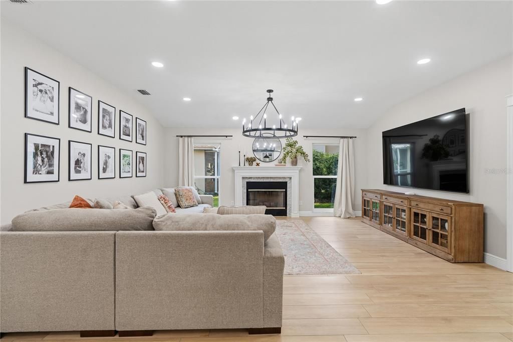 Active With Contract: $800,000 (4 beds, 3 baths, 2395 Square Feet)