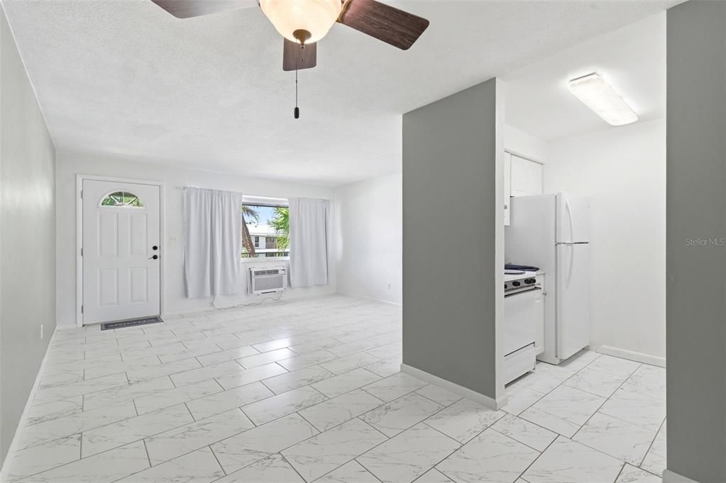 На продажу: $125,000 (1 спален, 1 ванн, 585 Квадратных фут)