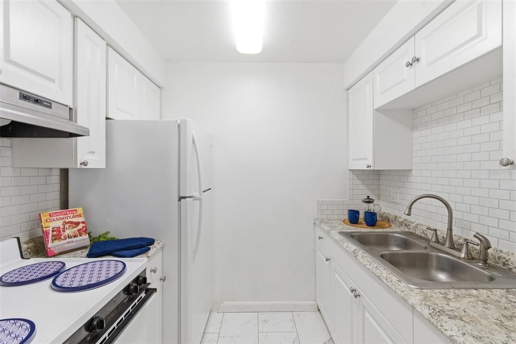 На продажу: $125,000 (1 спален, 1 ванн, 585 Квадратных фут)