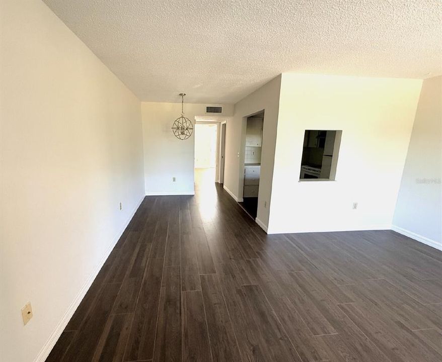 For Rent: $1,195 (1 beds, 1 baths, 572 Square Feet)