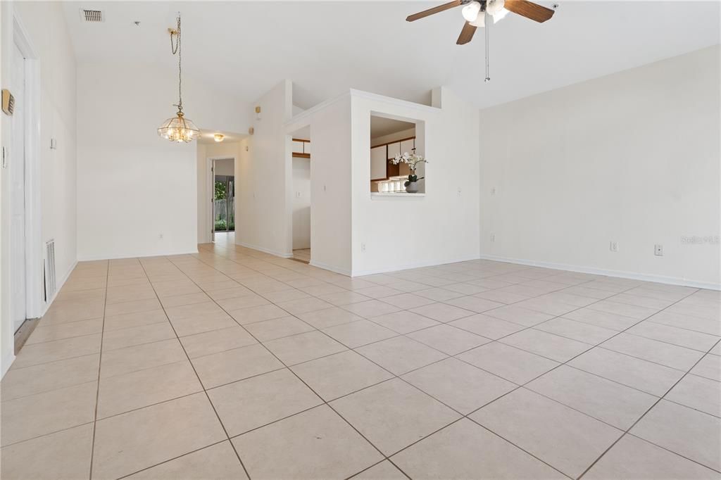 For Sale: $299,999 (3 beds, 2 baths, 1133 Square Feet)