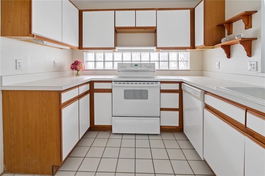 For Sale: $299,999 (3 beds, 2 baths, 1133 Square Feet)