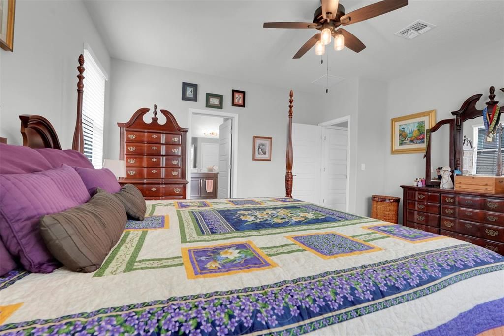 En Venta: $725,000 (5 camas, 3 baños, 3726 Pies cuadrados)