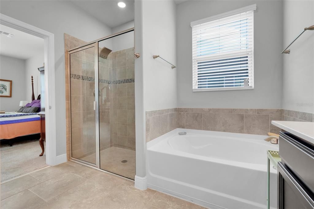 En Venta: $725,000 (5 camas, 3 baños, 3726 Pies cuadrados)