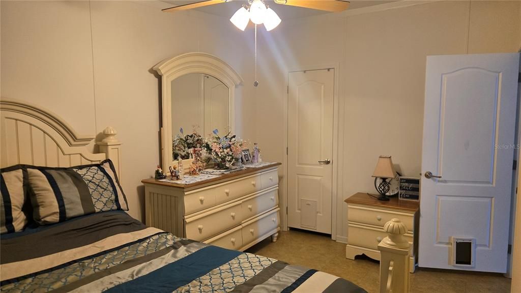 Под контрактом: $259,900 (3 спален, 2 ванн, 1800 Квадратных фут)