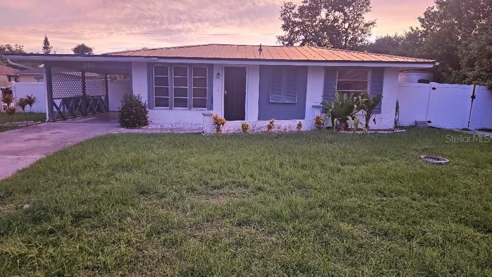 En Venta: $229,900 (2 camas, 2 baños, 899 Pies cuadrados)