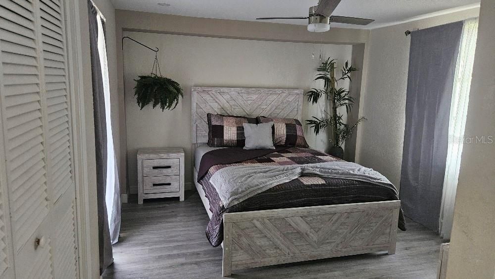 En Venta: $229,900 (2 camas, 2 baños, 899 Pies cuadrados)