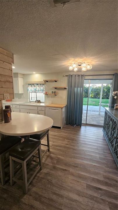 En Venta: $229,900 (2 camas, 2 baños, 899 Pies cuadrados)