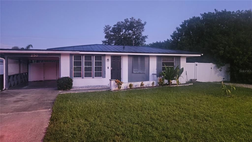 En Venta: $229,900 (2 camas, 2 baños, 899 Pies cuadrados)
