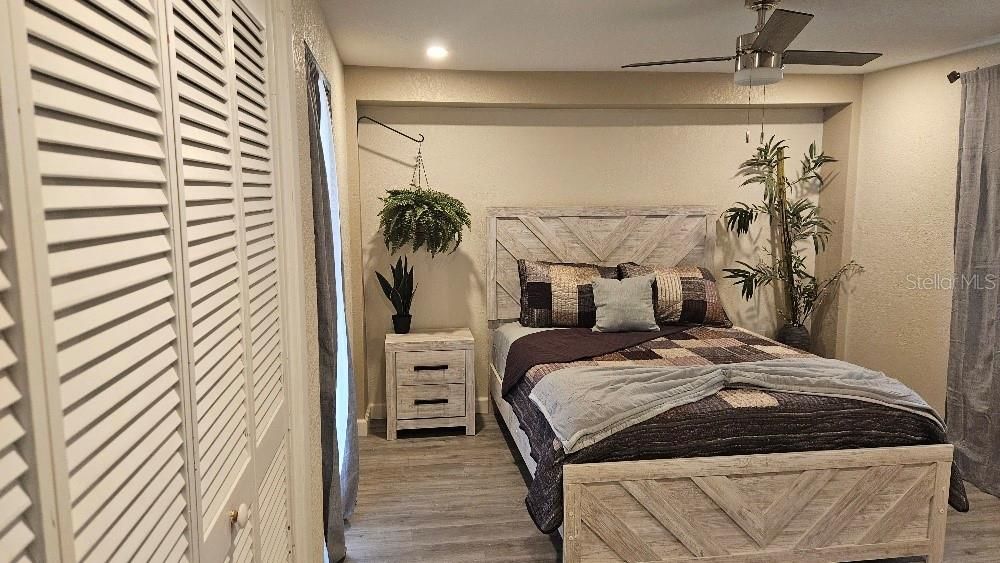 En Venta: $229,900 (2 camas, 2 baños, 899 Pies cuadrados)