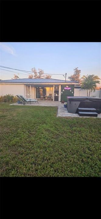 En Venta: $229,900 (2 camas, 2 baños, 899 Pies cuadrados)