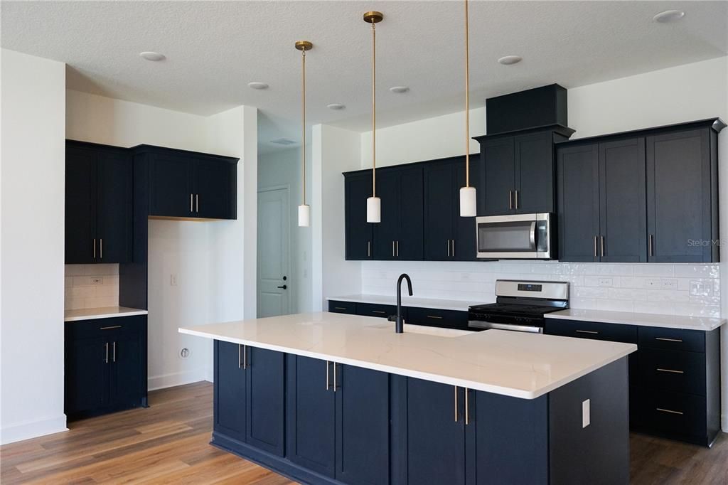 Active With Contract: $531,627 (2 beds, 2 baths, 2369 Square Feet)