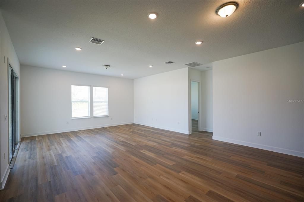 Active With Contract: $531,627 (2 beds, 2 baths, 2369 Square Feet)