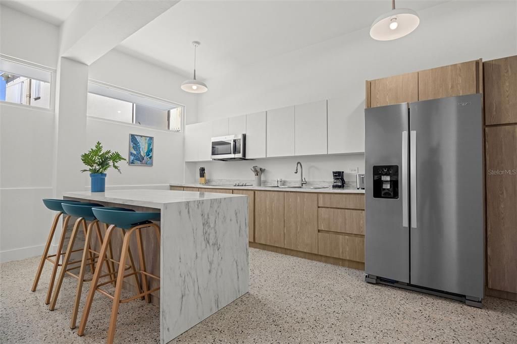 For Sale: $1,599,000 (6 beds, 5 baths, 5922 Square Feet)