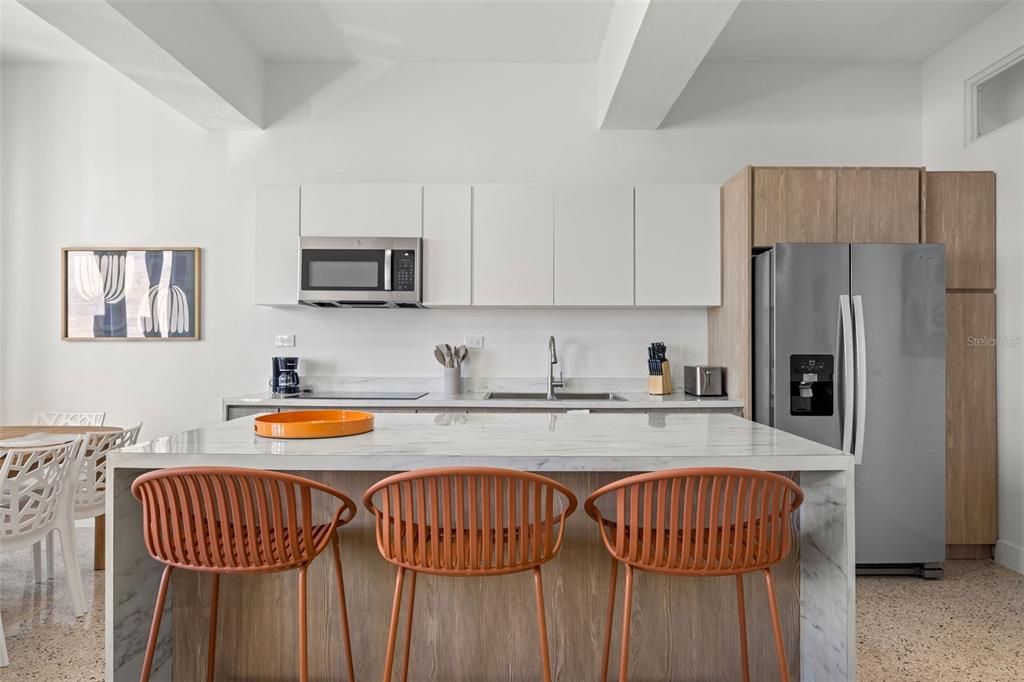 For Sale: $1,599,000 (6 beds, 5 baths, 5922 Square Feet)