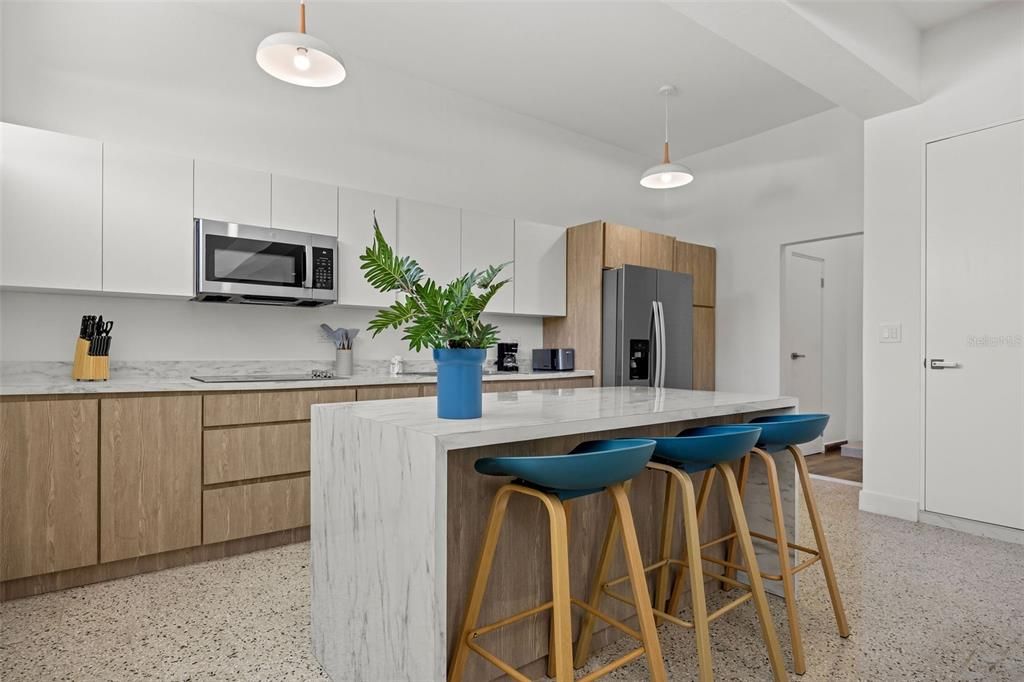 For Sale: $1,599,000 (6 beds, 5 baths, 5922 Square Feet)