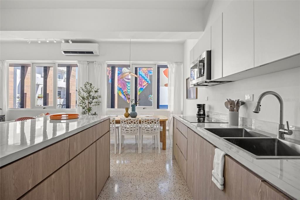 For Sale: $1,599,000 (6 beds, 5 baths, 5922 Square Feet)