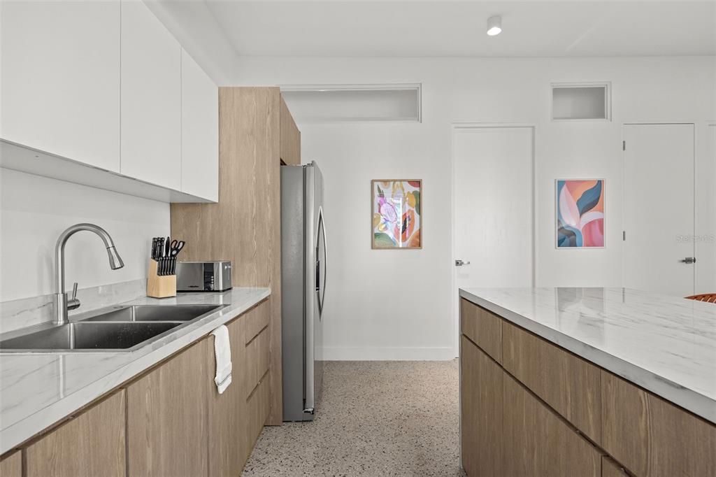 For Sale: $1,599,000 (6 beds, 5 baths, 5922 Square Feet)