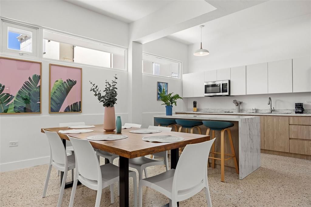 For Sale: $1,599,000 (6 beds, 5 baths, 5922 Square Feet)