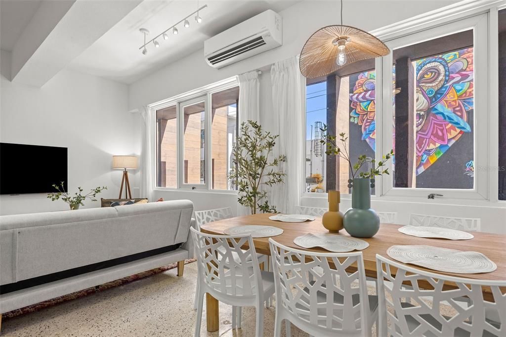 For Sale: $1,599,000 (6 beds, 5 baths, 5922 Square Feet)