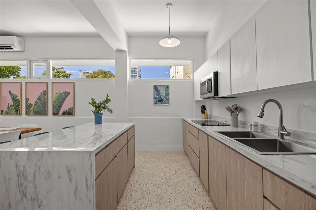 For Sale: $1,599,000 (6 beds, 5 baths, 5922 Square Feet)
