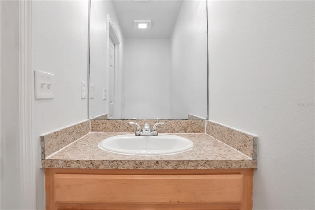 На продажу: $314,900 (3 спален, 2 ванн, 2084 Квадратных фут)