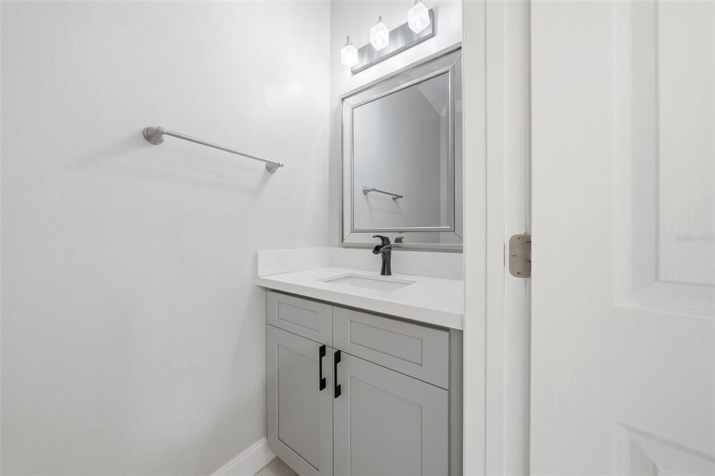 En Venta: $939,000 (5 camas, 3 baños, 3182 Pies cuadrados)