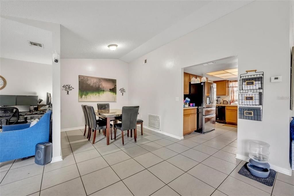 В аренду: $2,200 (4 спален, 3 ванн, 1774 Квадратных фут)